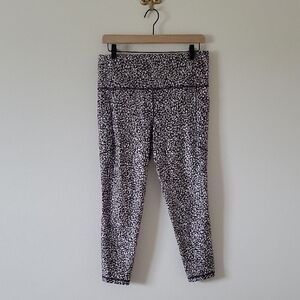 Athleta Leggings Salutation Stash 7/8 Tight Size Large